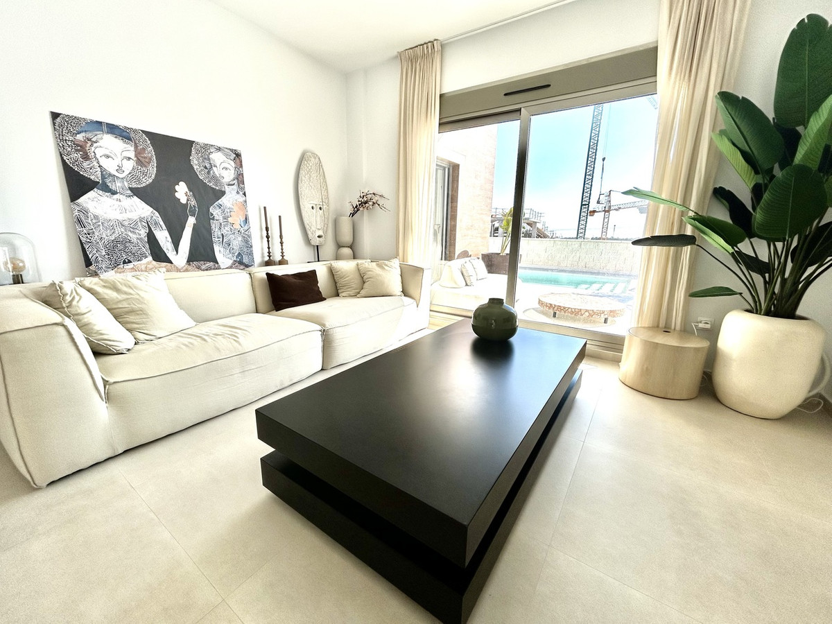 Se vende Villa - Chalet de 4 dormitorios en Costa Blanca, Alicante, España