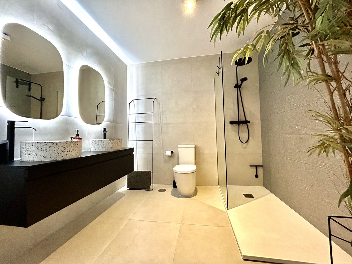 Se vende Villa - Chalet de 4 dormitorios en Costa Blanca, Alicante, España