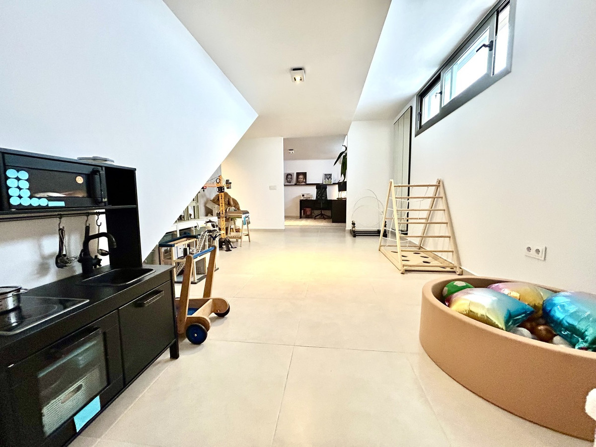 Se vende Villa - Chalet de 4 dormitorios en Costa Blanca, Alicante, España