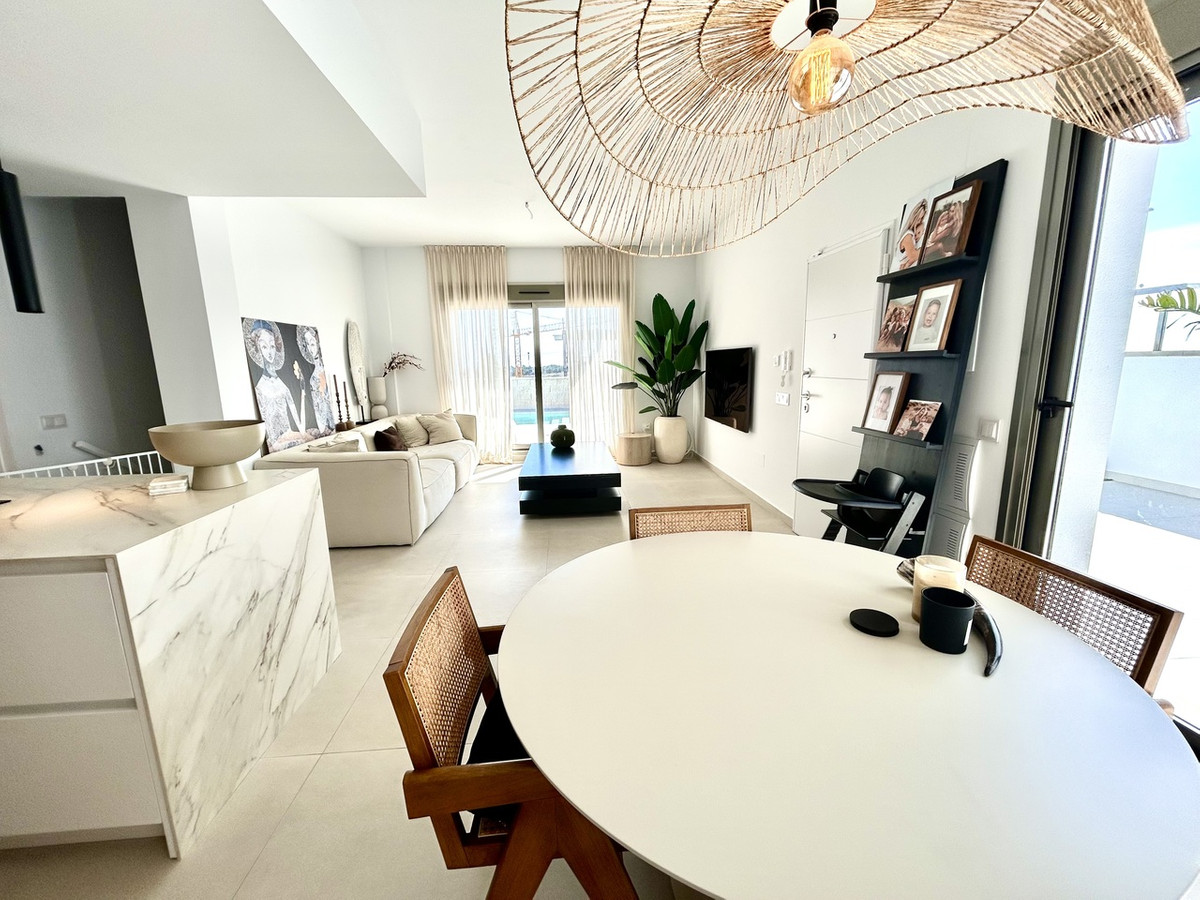 Se vende Villa - Chalet de 4 dormitorios en Costa Blanca, Alicante, España