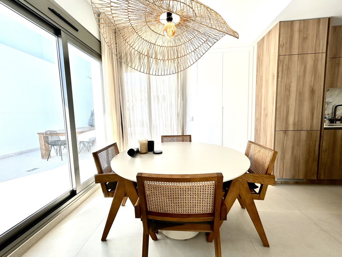 Se vende Villa - Chalet de 4 dormitorios en Costa Blanca, Alicante, España