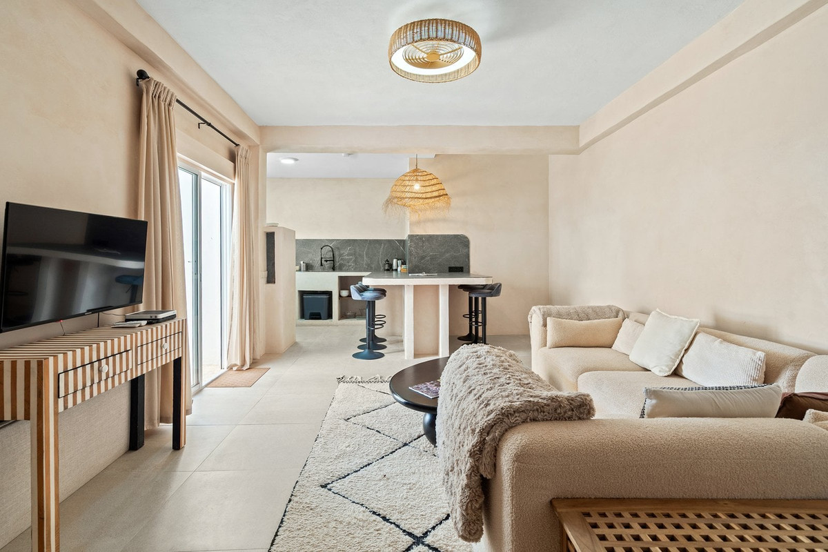 Se vende Hotel de 12 dormitorios en Costa Del Sol, Cadiz, España