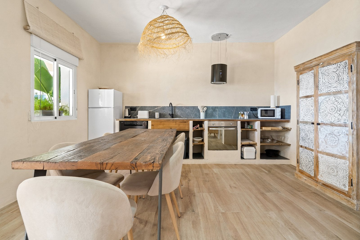 Se vende Hotel de 12 dormitorios en Costa Del Sol, Cadiz, España