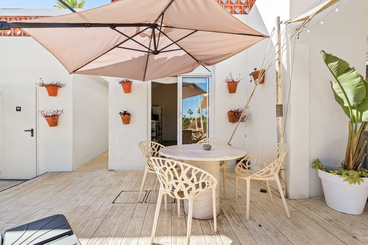 Se vende Hotel de 12 dormitorios en Costa Del Sol, Cadiz, España