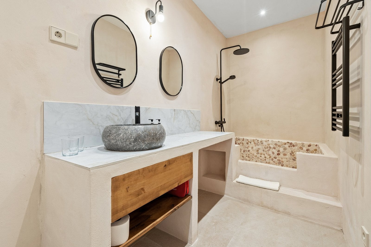 Se vende Hotel de 12 dormitorios en Costa Del Sol, Cadiz, España
