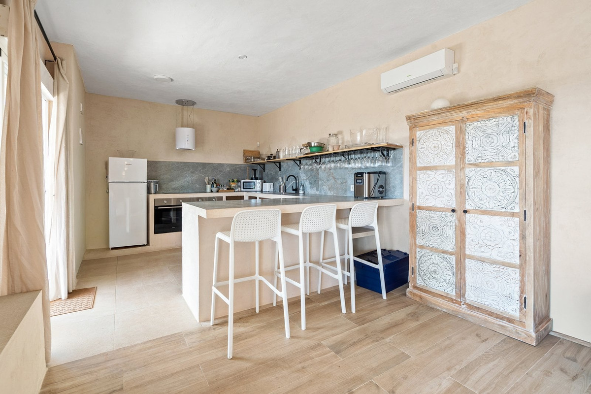 Se vende Hotel de 12 dormitorios en Costa Del Sol, Cadiz, España