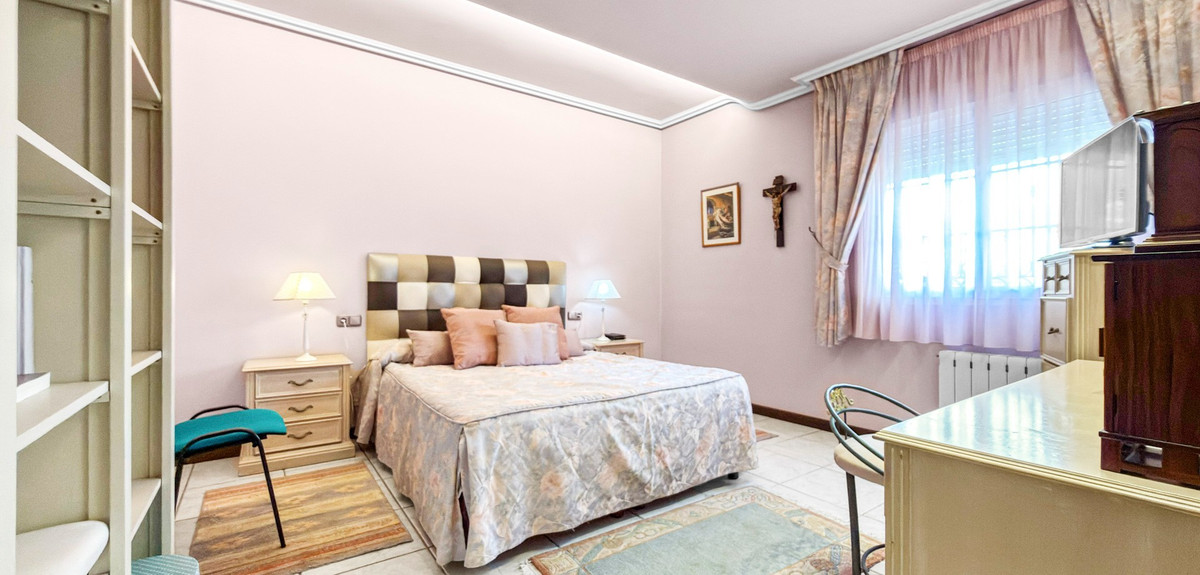 5 Bed Townhouse for sale in Torrevieja Costa Blanca, Alicante, Spain