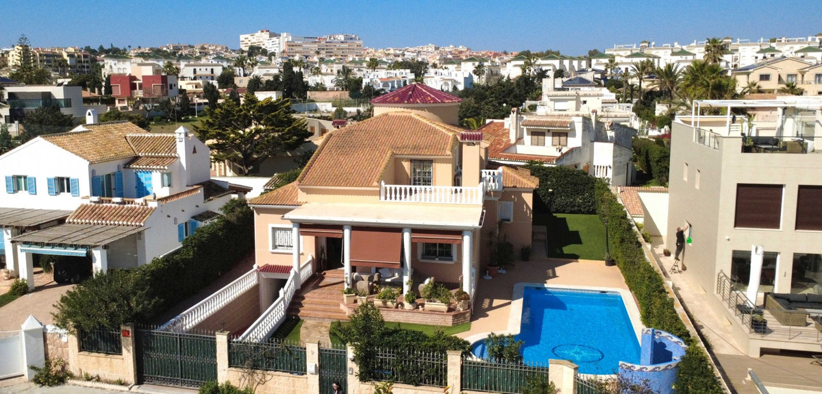 5 Bed Townhouse for sale in Torrevieja Costa Blanca, Alicante, Spain