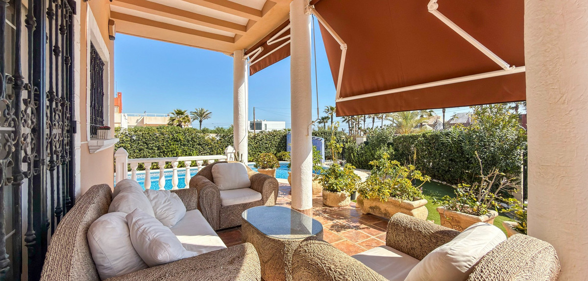 5 Bed Townhouse for sale in Torrevieja Costa Blanca, Alicante, Spain
