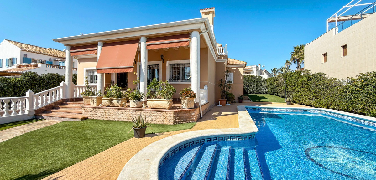 5 Bed Townhouse for sale in Torrevieja Costa Blanca, Alicante, Spain