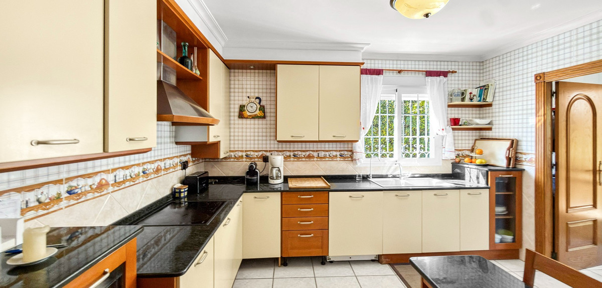 5 Bed Townhouse for sale in Torrevieja Costa Blanca, Alicante, Spain