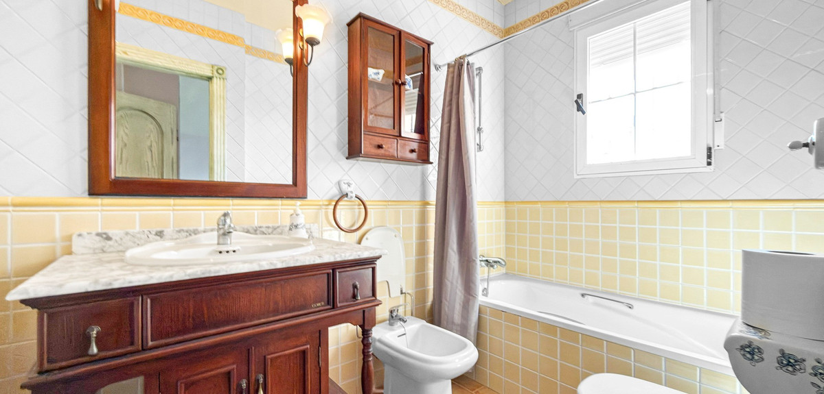 5 Bed Townhouse for sale in Torrevieja Costa Blanca, Alicante, Spain