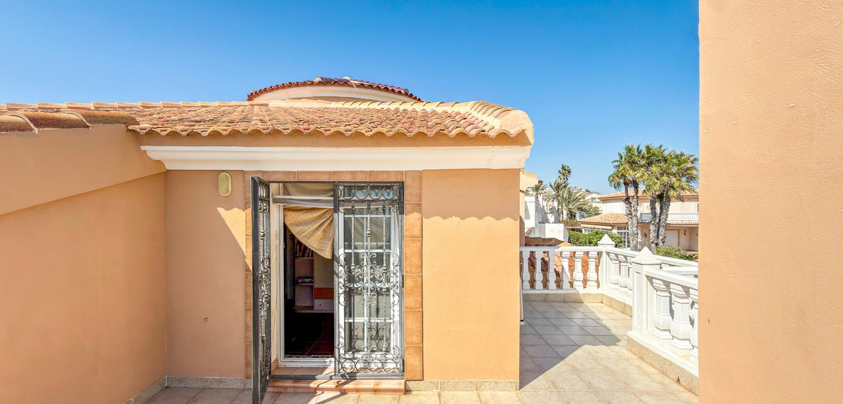 5 Bed Townhouse for sale in Torrevieja Costa Blanca, Alicante, Spain