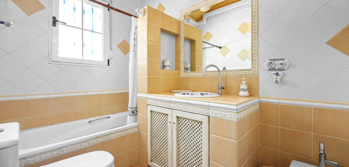 5 Bed Townhouse for sale in Torrevieja Costa Blanca, Alicante, Spain