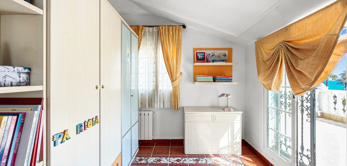 5 Bed Townhouse for sale in Torrevieja Costa Blanca, Alicante, Spain