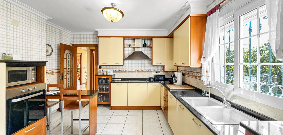 5 Bed Townhouse for sale in Torrevieja Costa Blanca, Alicante, Spain