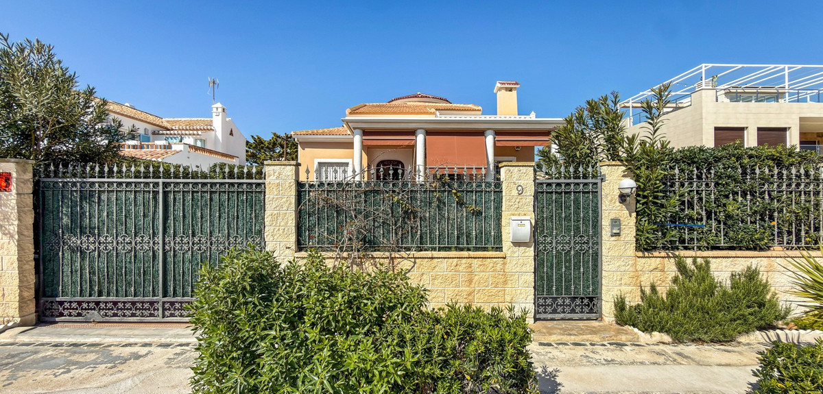 5 Bed Townhouse for sale in Torrevieja Costa Blanca, Alicante, Spain