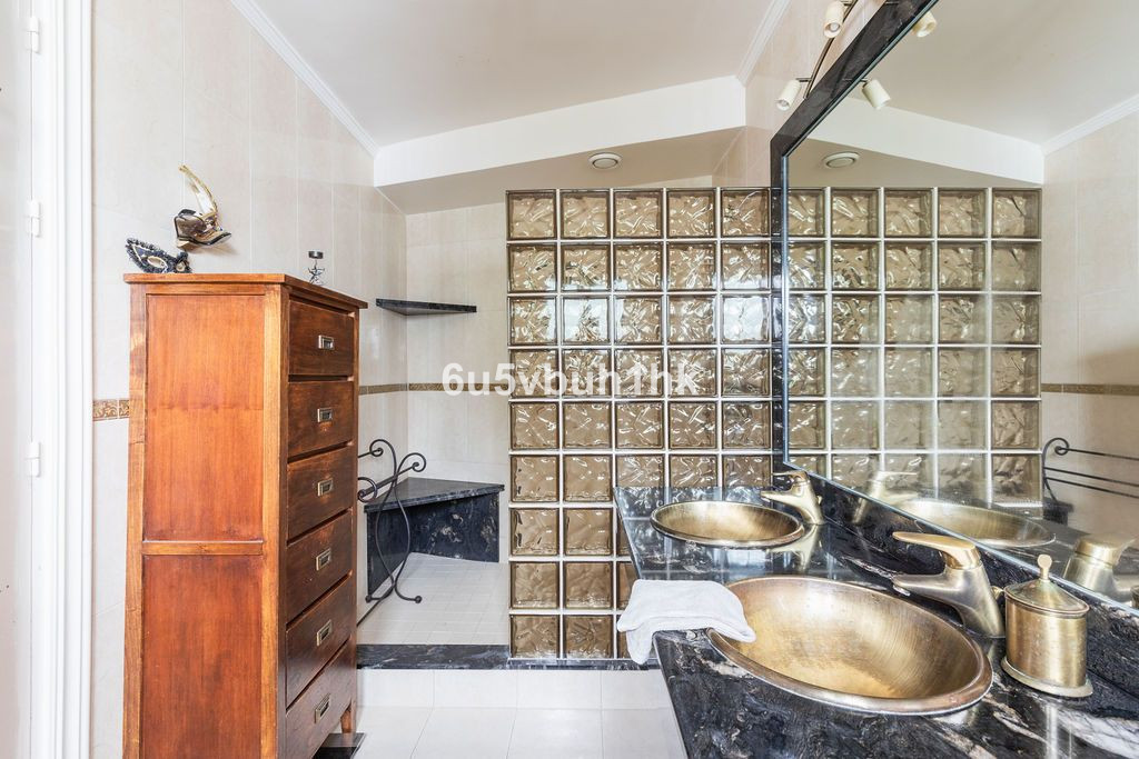 Se vende Villa - Chalet de 4 dormitorios en Costa Del Sol, Málaga, España