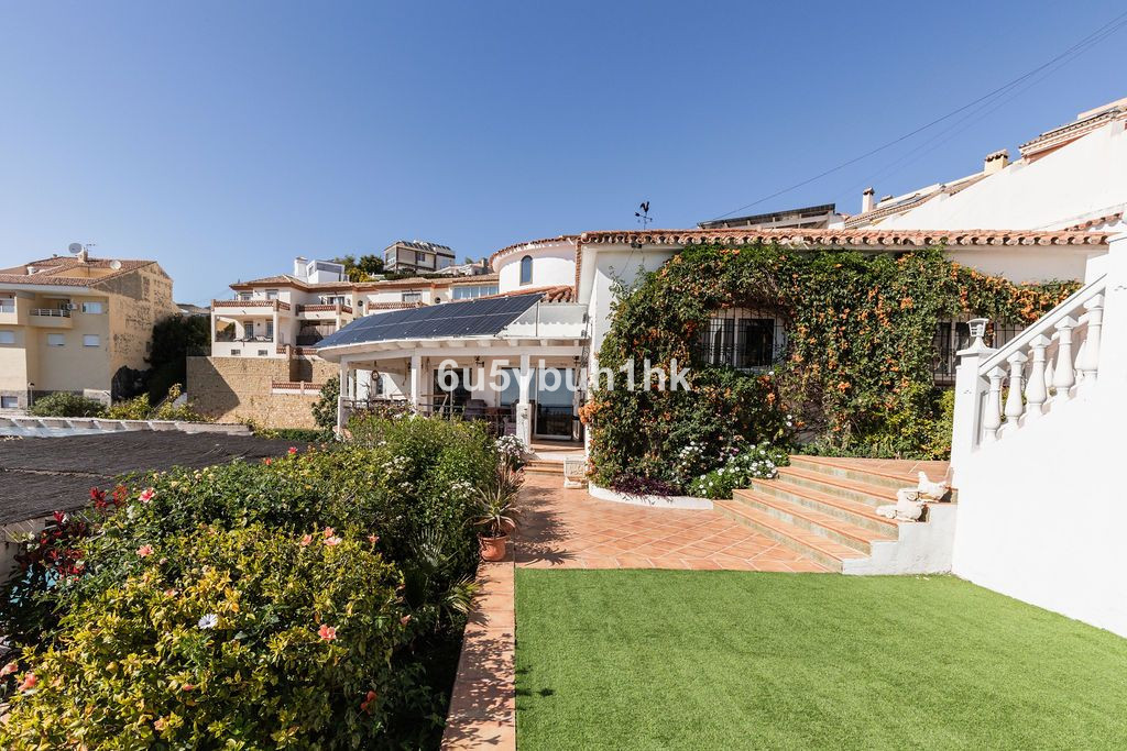 Se vende Villa - Chalet de 4 dormitorios en Costa Del Sol, Málaga, España