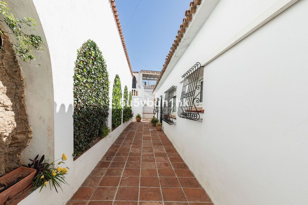 Se vende Villa - Chalet de 4 dormitorios en Costa Del Sol, Málaga, España