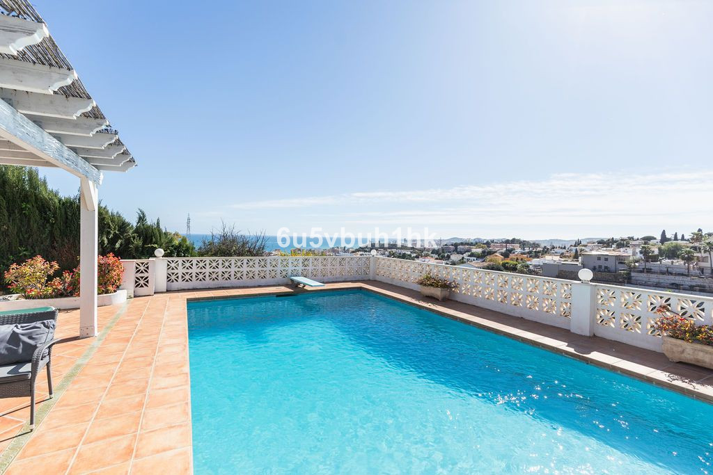 Se vende Villa - Chalet de 4 dormitorios en Costa Del Sol, Málaga, España