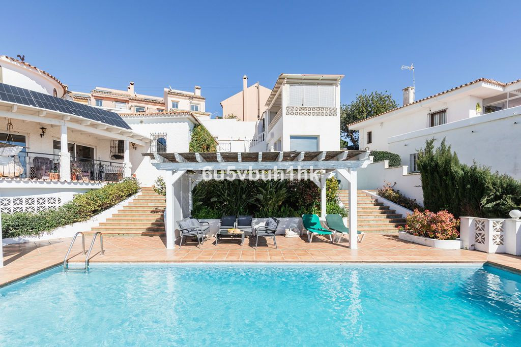 Se vende Villa - Chalet de 4 dormitorios en Costa Del Sol, Málaga, España