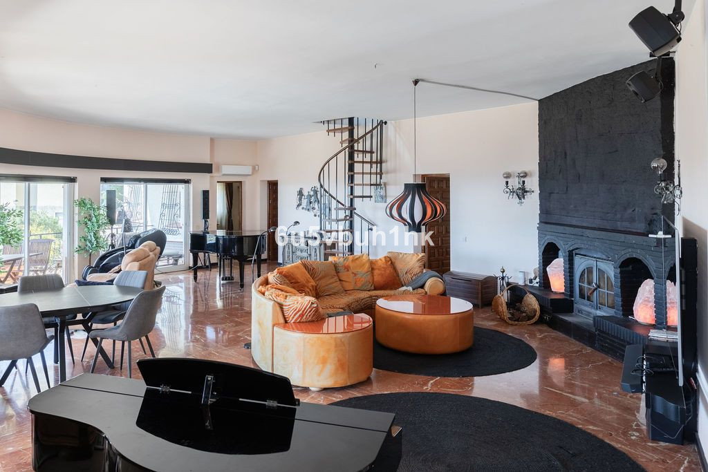 Se vende Villa - Chalet de 4 dormitorios en Costa Del Sol, Málaga, España