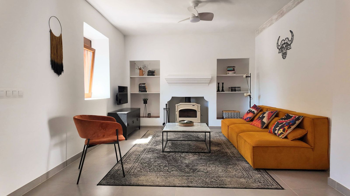 8 Bed Townhouse for sale in Alora Costa Del Sol, Málaga, Spain
