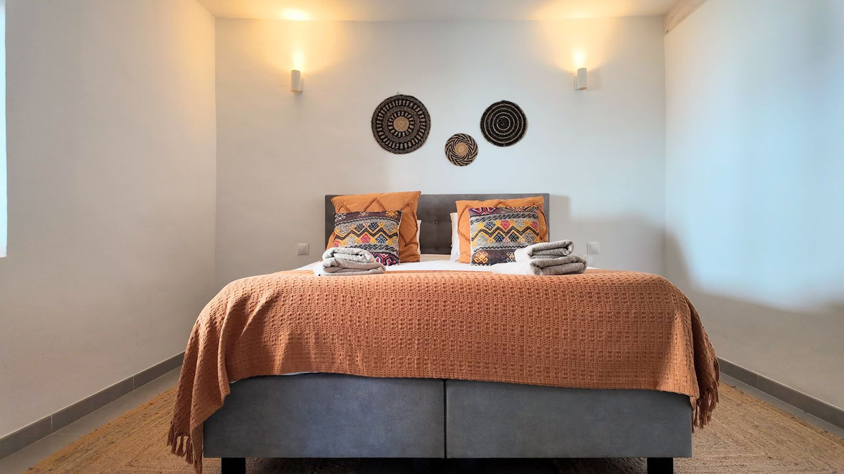 8 Bed Townhouse for sale in Alora Costa Del Sol, Málaga, Spain