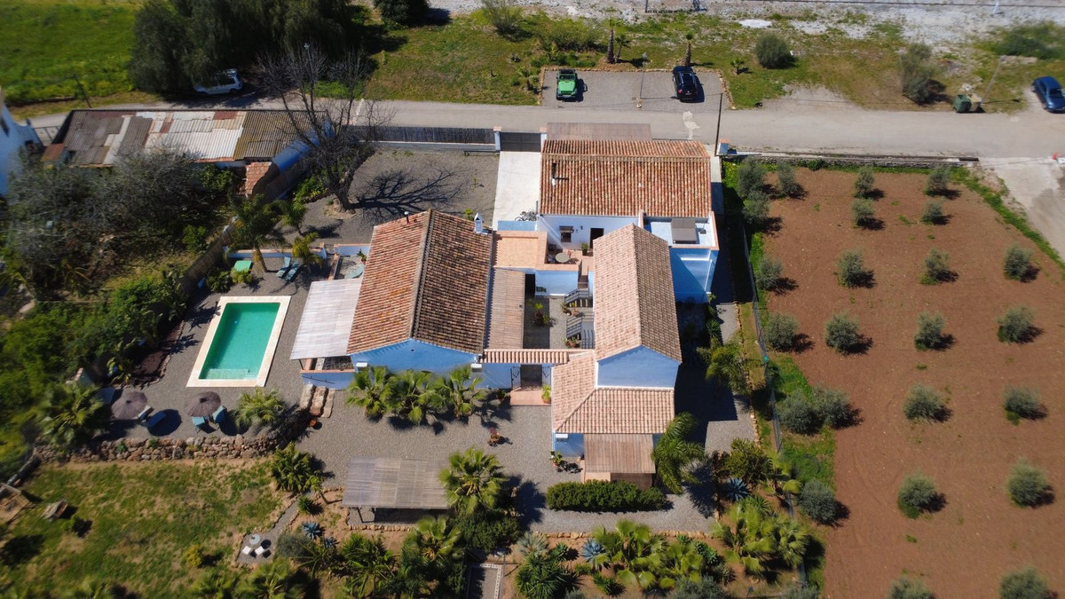 8 Bed Townhouse for sale in Alora Costa Del Sol, Málaga, Spain