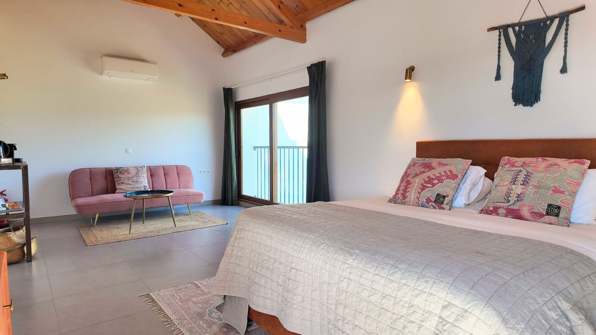 8 Bed Townhouse for sale in Alora Costa Del Sol, Málaga, Spain