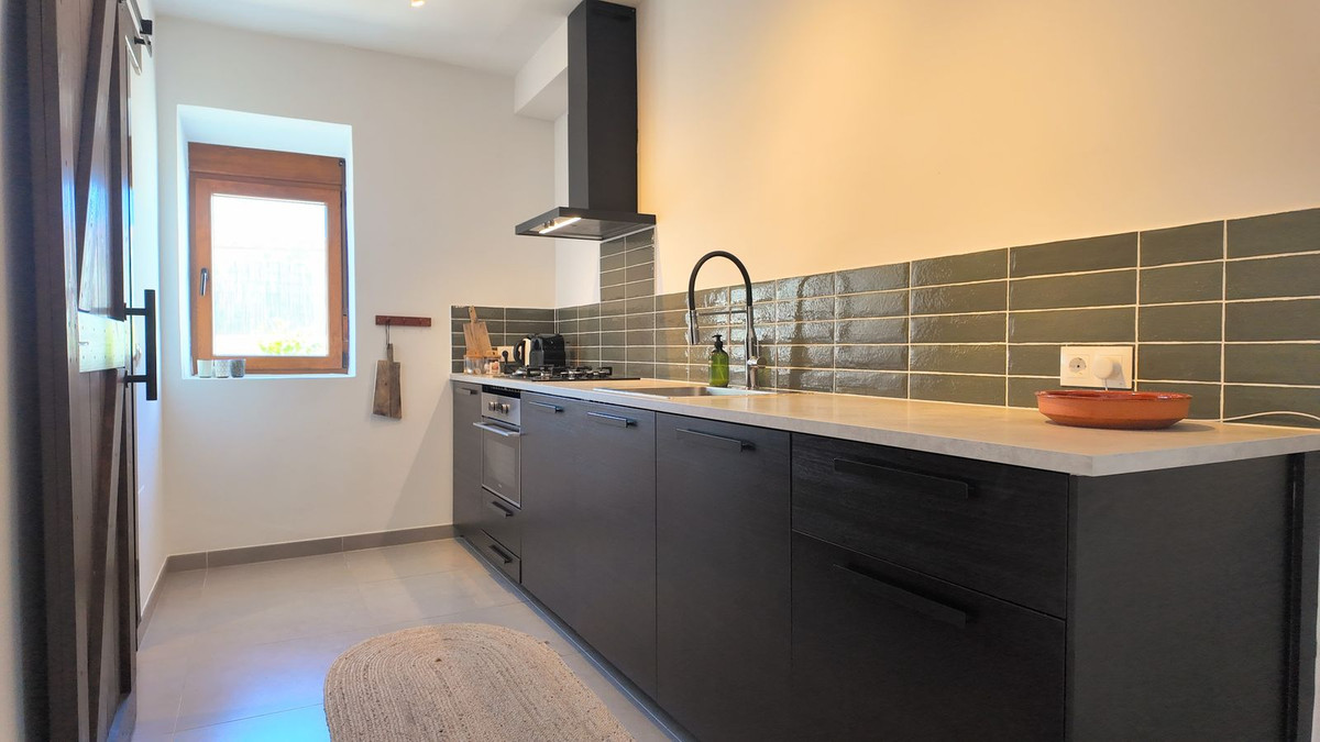 8 Bed Townhouse for sale in Alora Costa Del Sol, Málaga, Spain