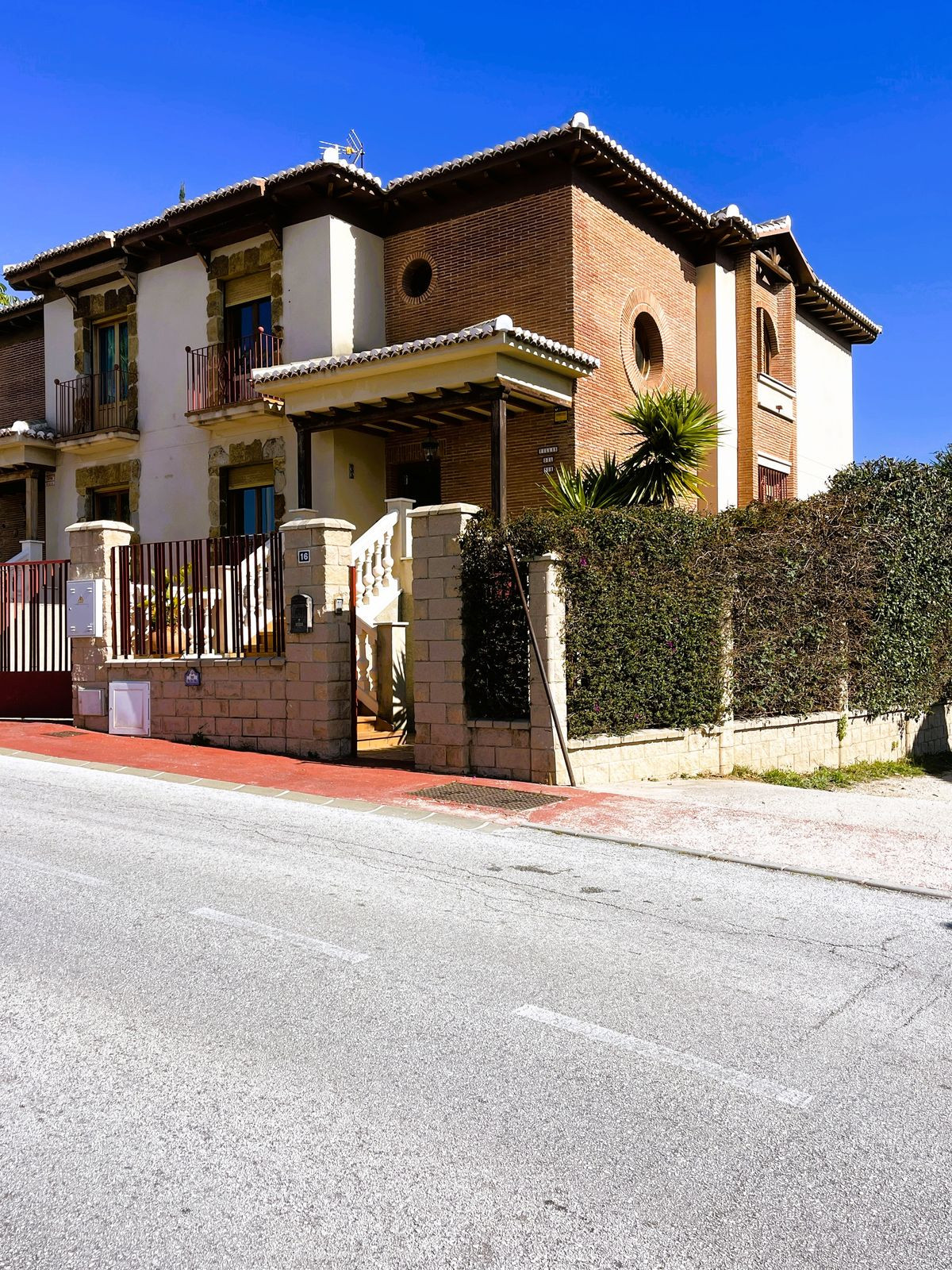 4 Bed Townhouse for sale in Calahonda Costa Del Sol, Málaga, Spain