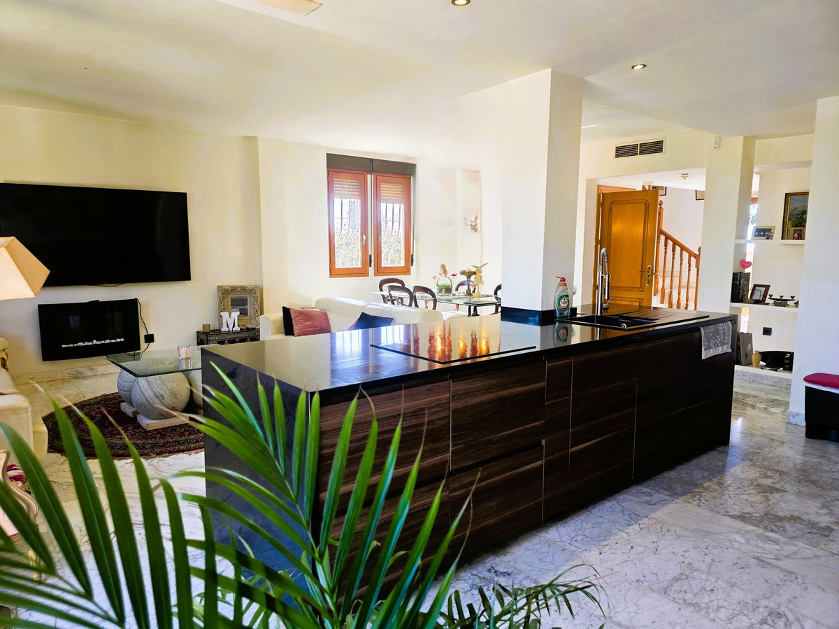 4 Bed Townhouse for sale in Calahonda Costa Del Sol, Málaga, Spain