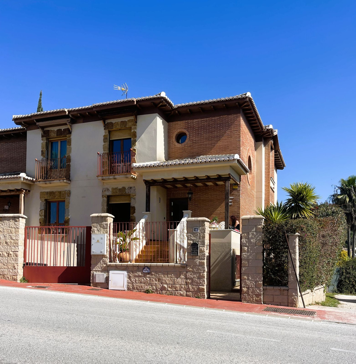 4 Bed Townhouse for sale in Calahonda Costa Del Sol, Málaga, Spain