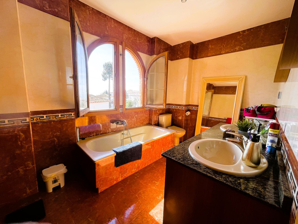 4 Bed Townhouse for sale in Calahonda Costa Del Sol, Málaga, Spain