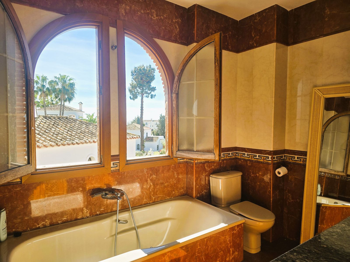4 Bed Townhouse for sale in Calahonda Costa Del Sol, Málaga, Spain