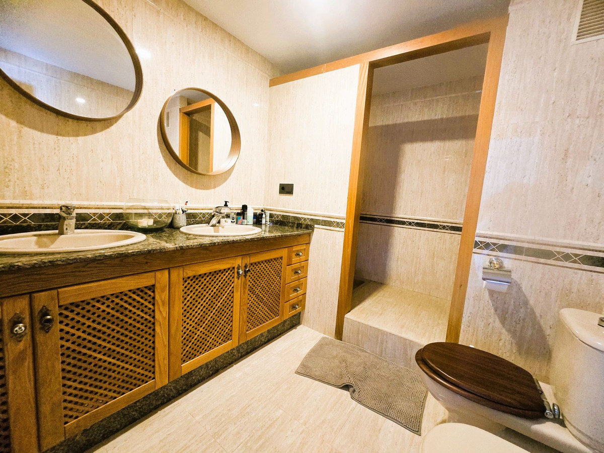 4 Bed Townhouse for sale in Calahonda Costa Del Sol, Málaga, Spain