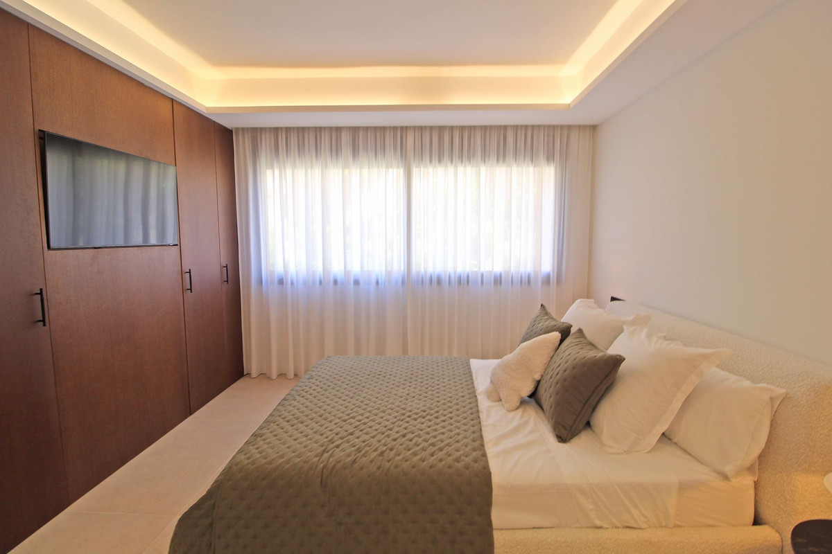 3 Bed Apartment for sale in Nueva Andalucía Costa Del Sol, Málaga, Spain