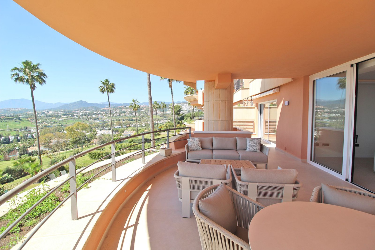 3 Bed Apartment for sale in Nueva Andalucía Costa Del Sol, Málaga, Spain