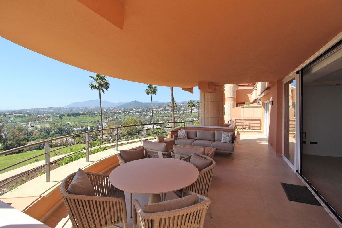 3 Bed Apartment for sale in Nueva Andalucía Costa Del Sol, Málaga, Spain