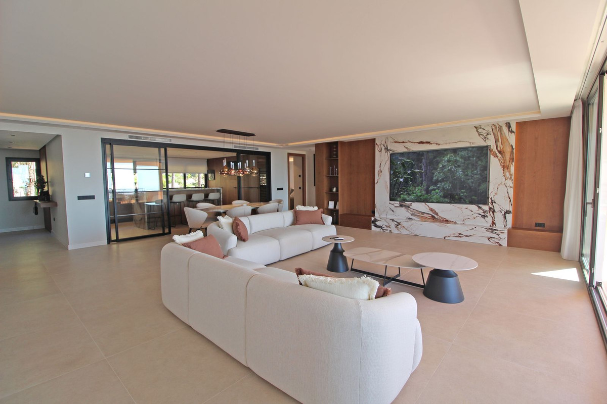 3 Bed Apartment for sale in Nueva Andalucía Costa Del Sol, Málaga, Spain