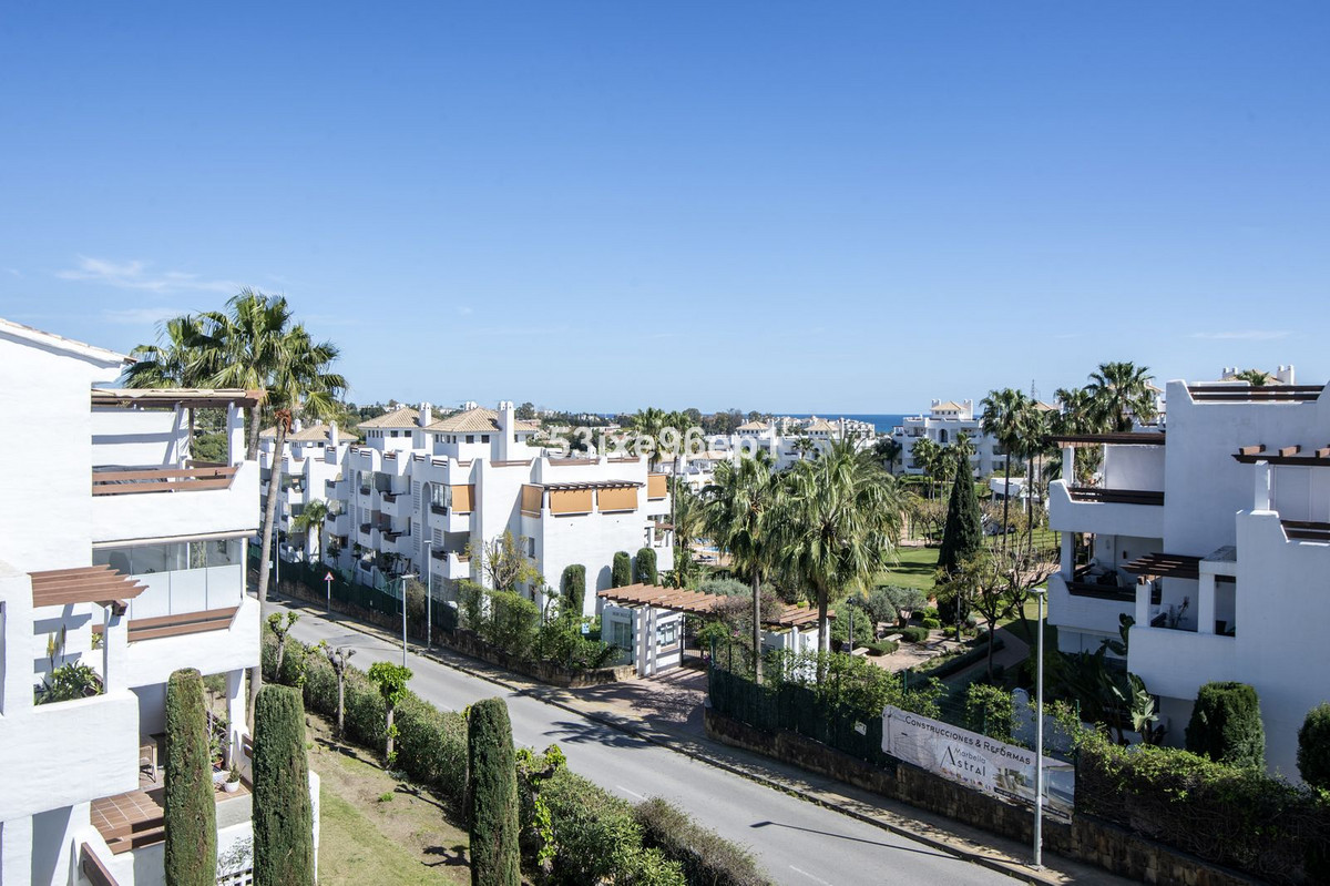 3 Bed Apartment for sale in Selwo Costa Del Sol, Málaga, Spain
