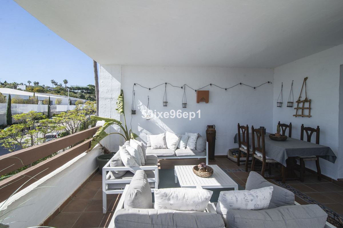 3 Bed Apartment for sale in Selwo Costa Del Sol, Málaga, Spain