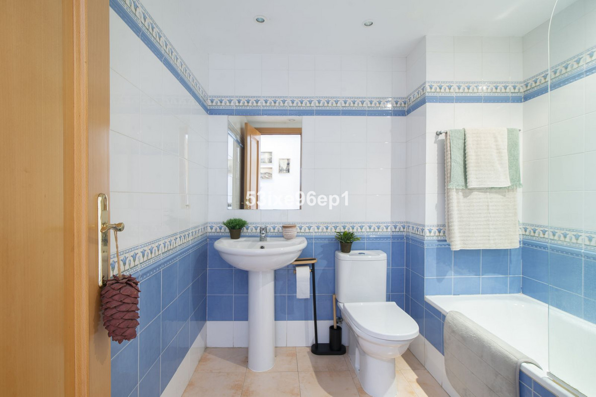 3 Bed Apartment for sale in Selwo Costa Del Sol, Málaga, Spain