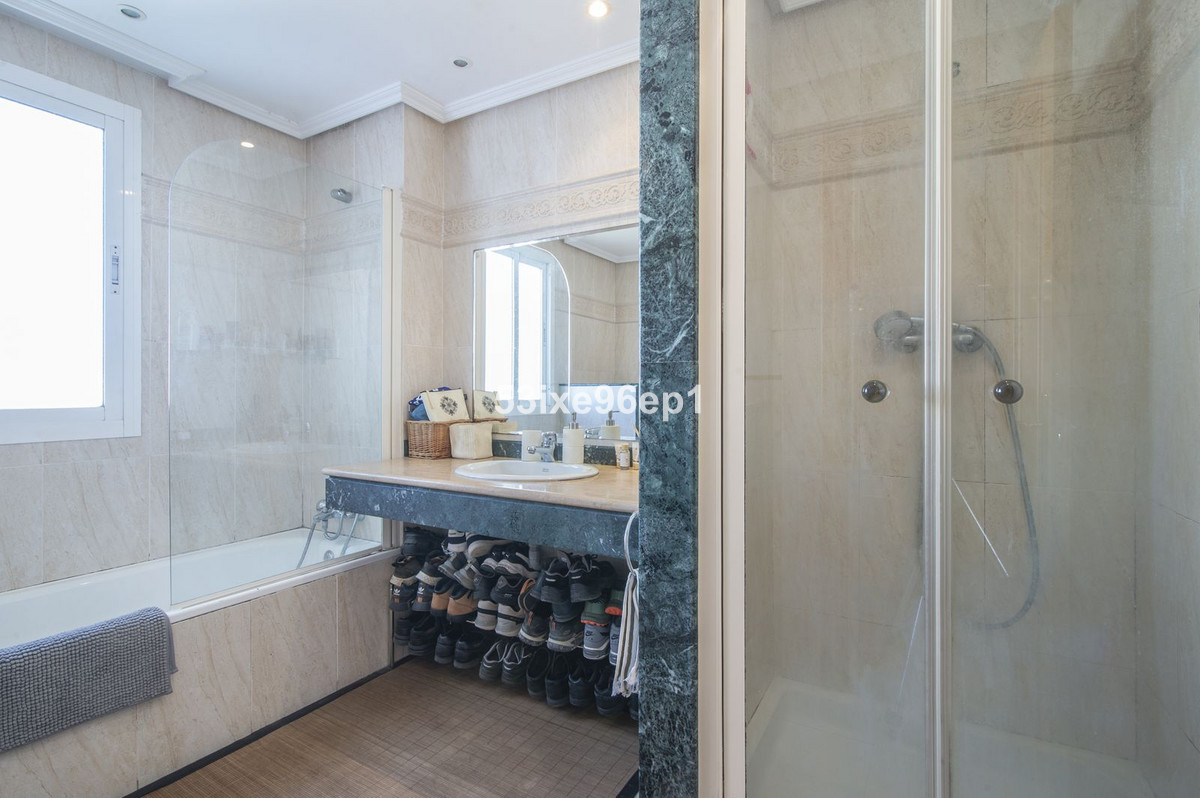 3 Bed Apartment for sale in Selwo Costa Del Sol, Málaga, Spain