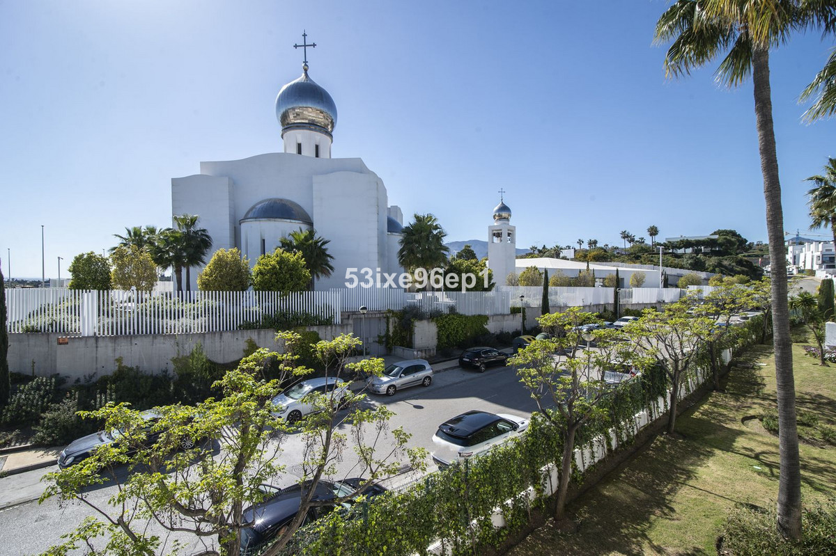 3 Bed Apartment for sale in Selwo Costa Del Sol, Málaga, Spain
