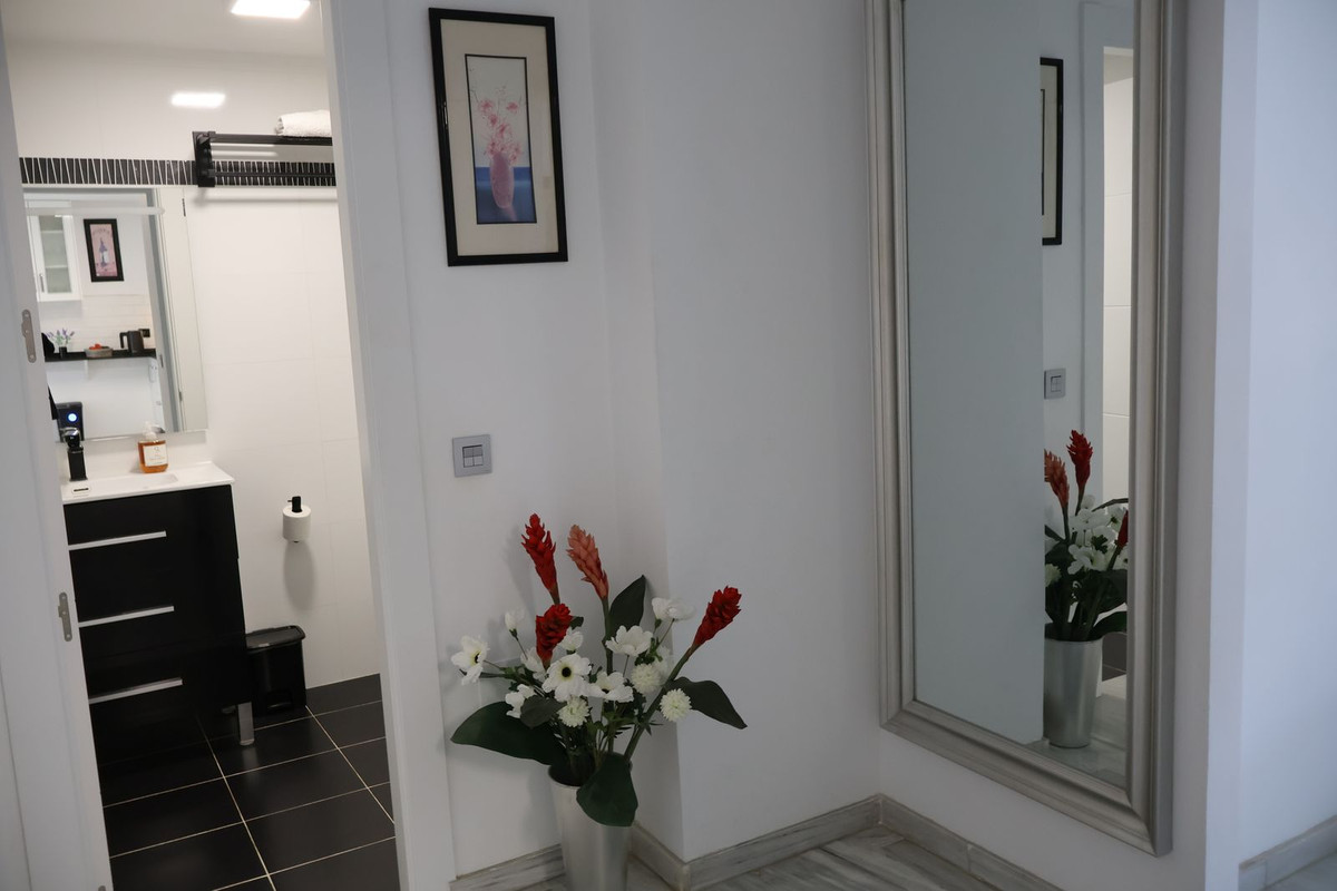 Se vende Apartamento Planta Media de 2 dormitorios en Costa Del Sol, Málaga, España