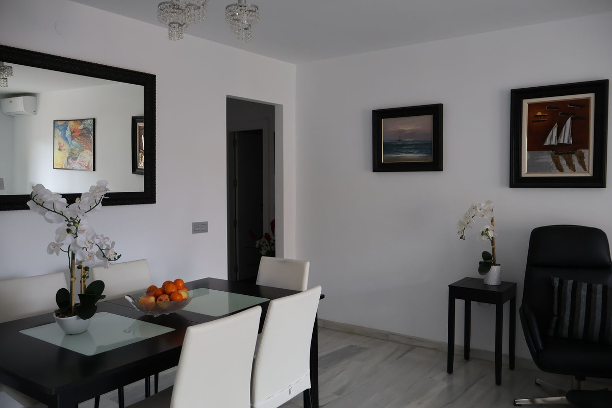 Se vende Apartamento Planta Media de 2 dormitorios en Costa Del Sol, Málaga, España