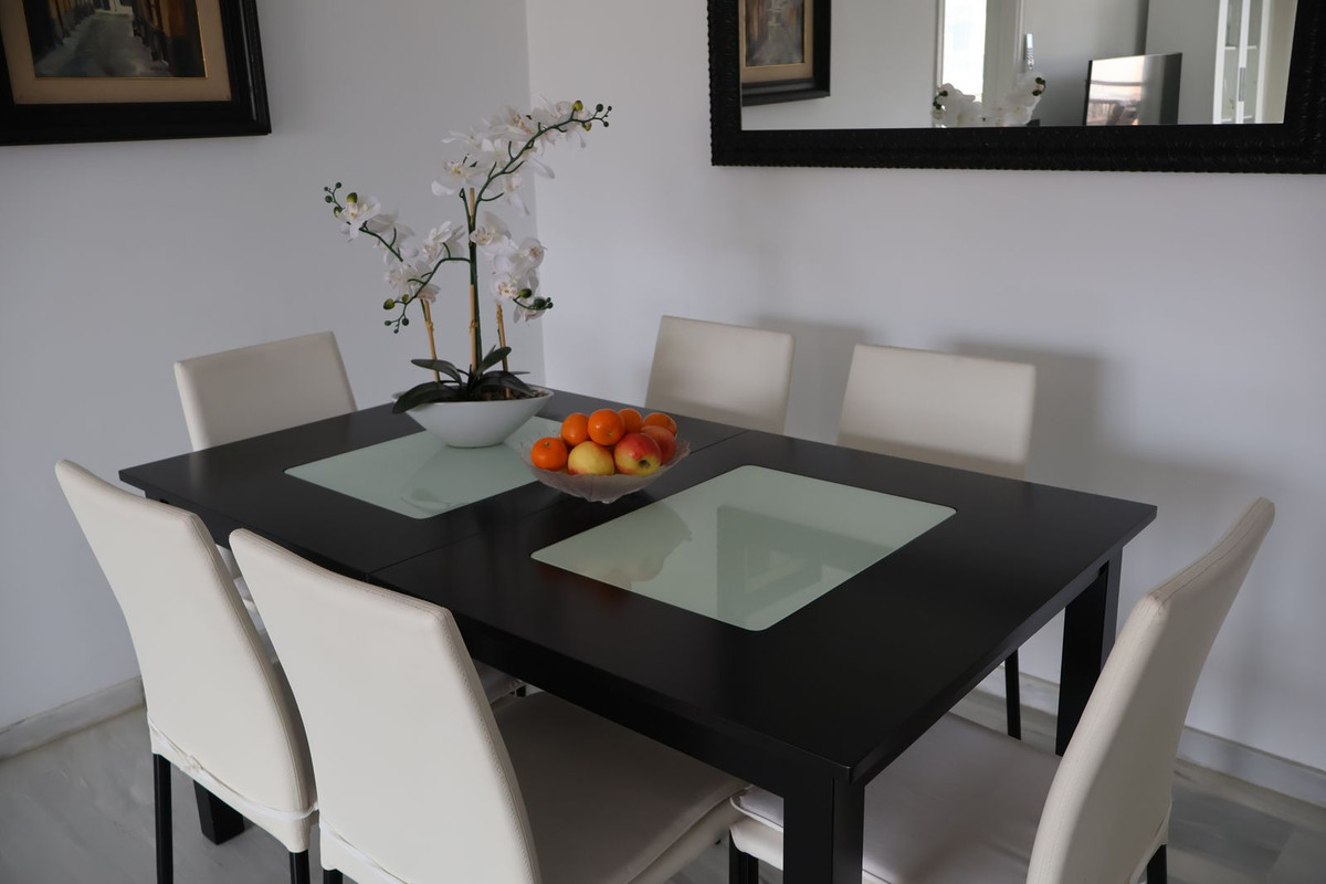 Se vende Apartamento Planta Media de 2 dormitorios en Costa Del Sol, Málaga, España